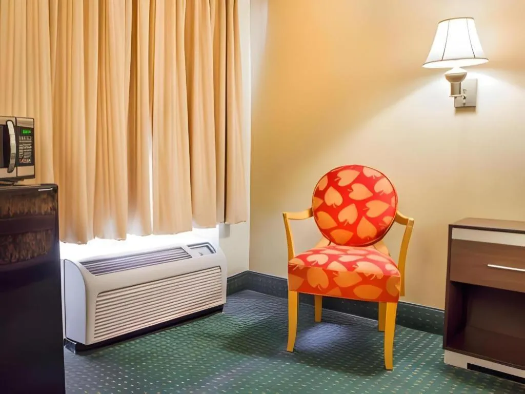 Bed in Rodeway Inn Mount Laurel Hwy 73