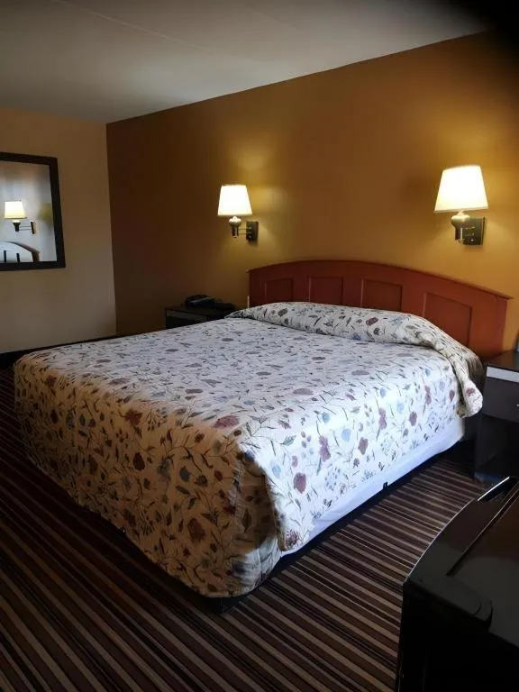 Bed in Rodeway Inn Mount Laurel Hwy 73