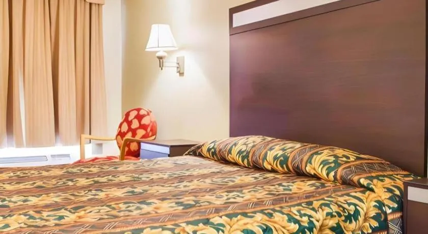Bed in Rodeway Inn Mount Laurel Hwy 73