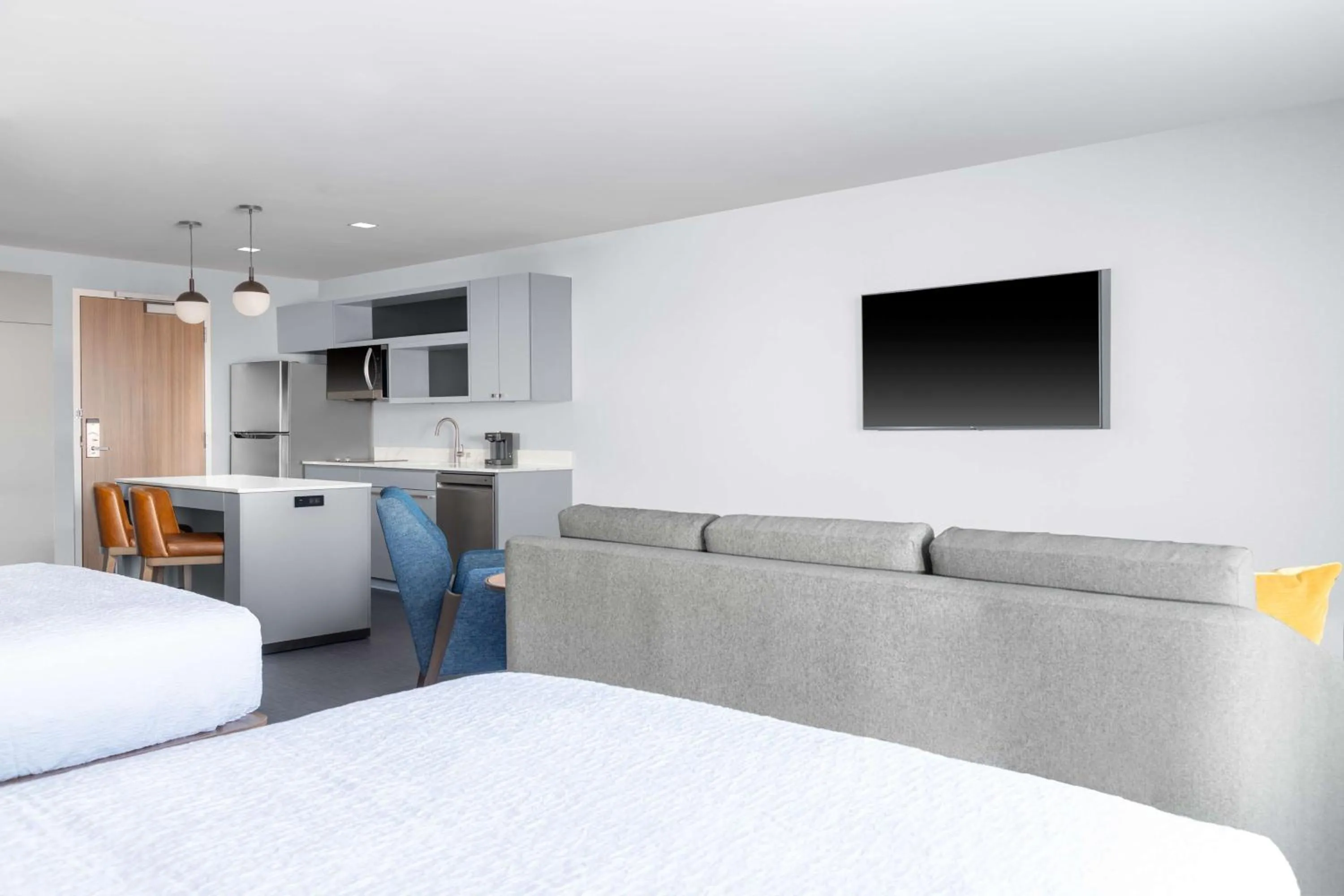 Kitchen or kitchenette, Bed in Homewood Suites By Hilton Holland