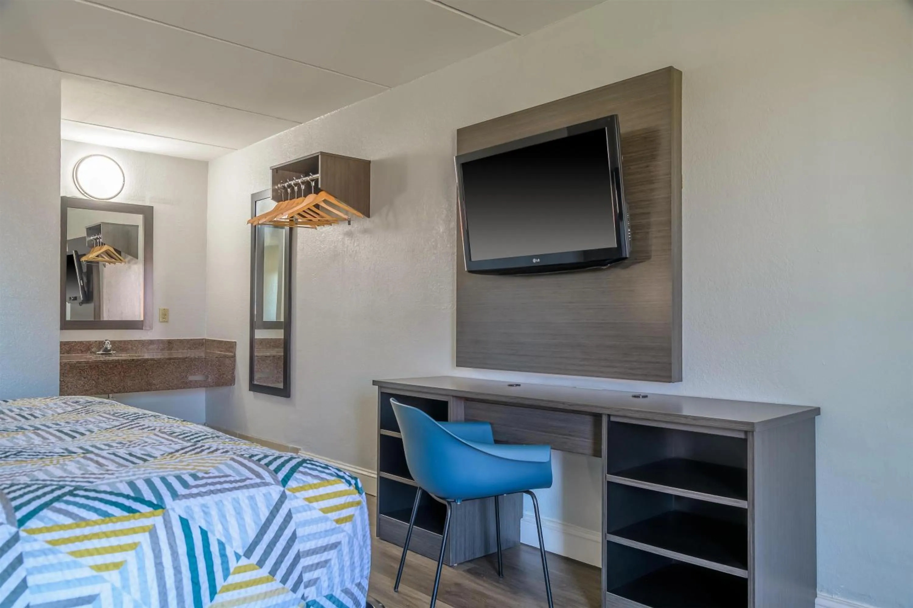 Bedroom, Bed in Motel 6 Stockbridge GA Hwy 138 W