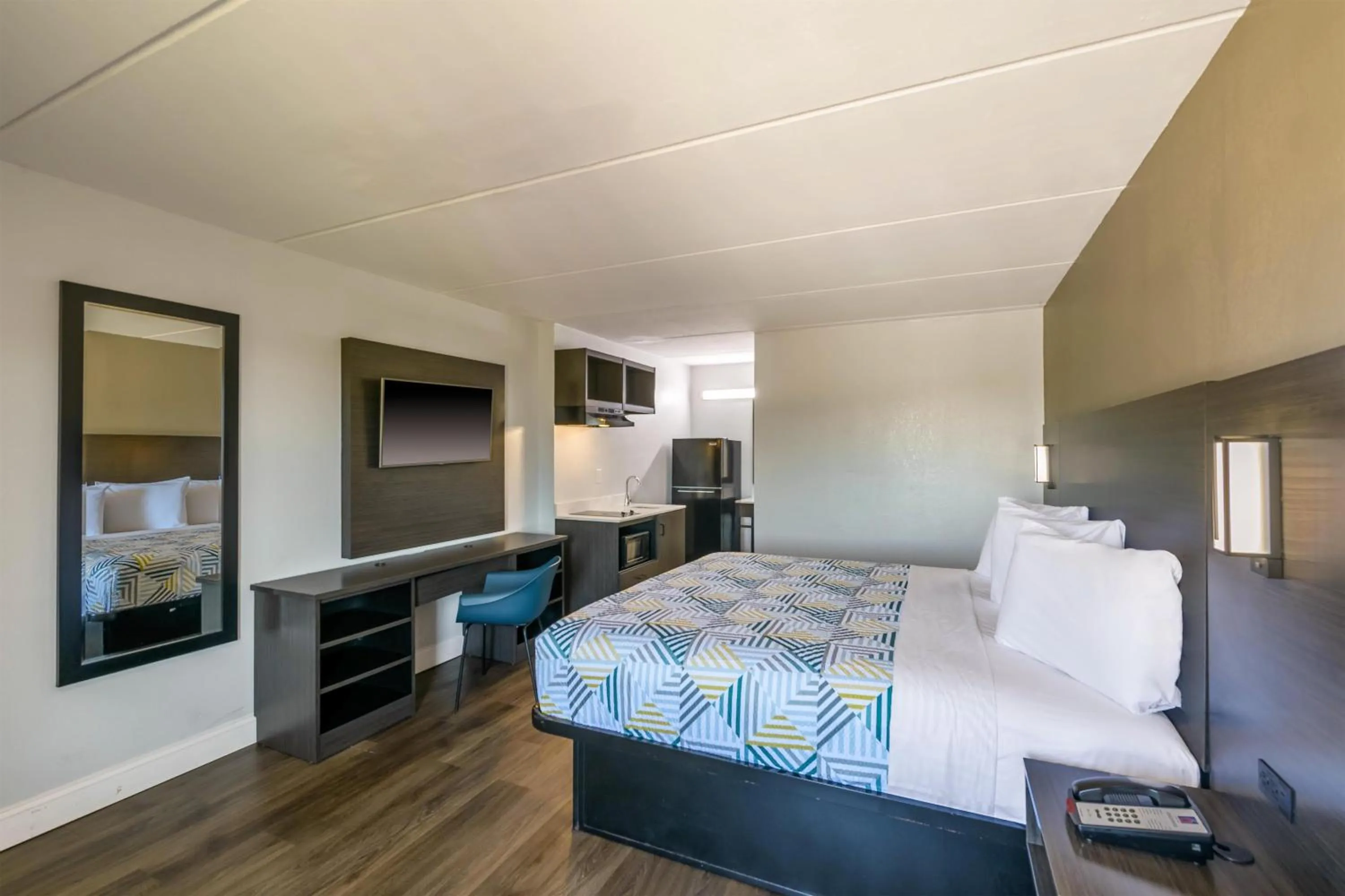 Bedroom, Bed in Motel 6 Stockbridge GA Hwy 138 W