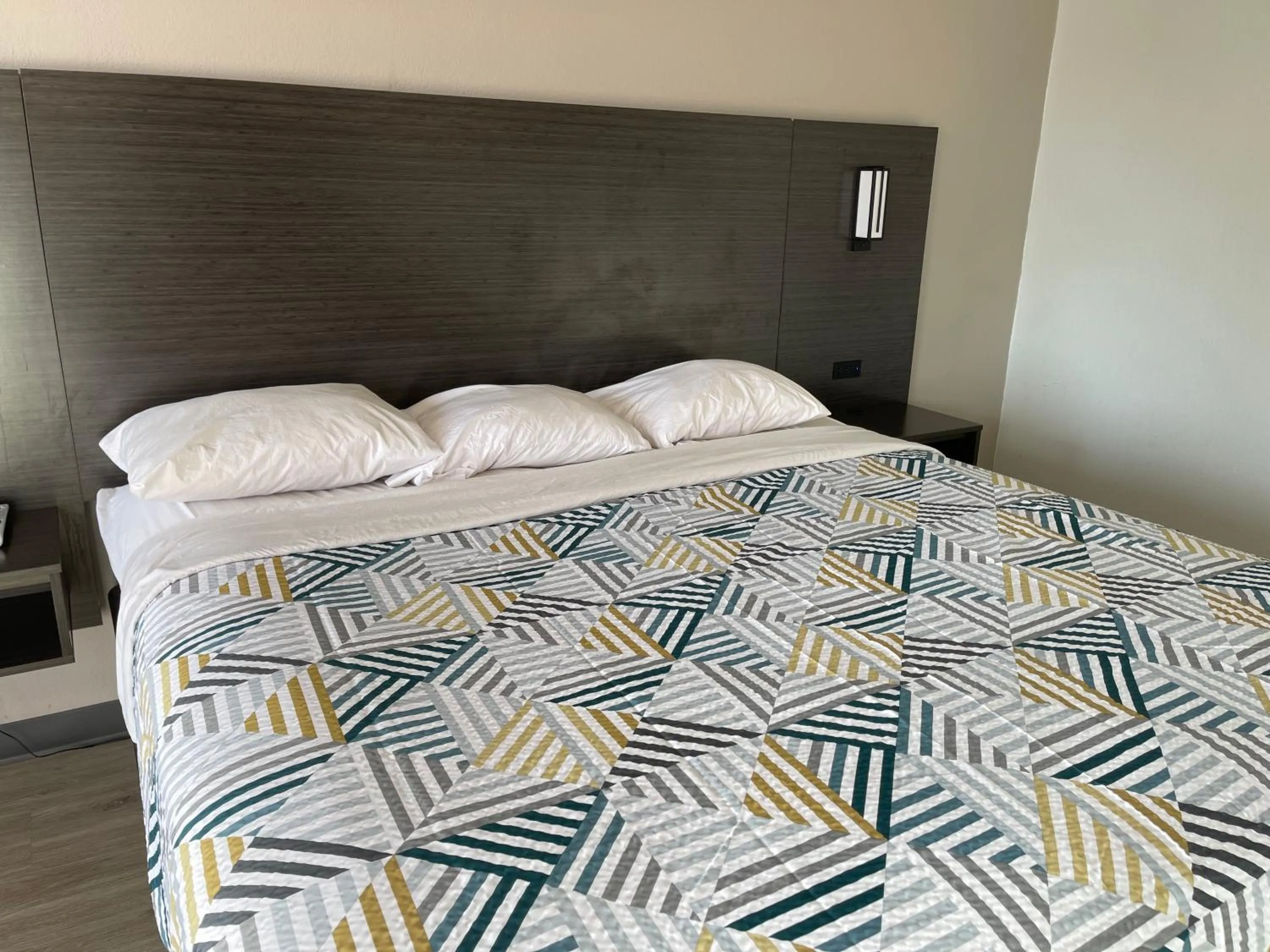 Bedroom, Bed in Motel 6 Stockbridge GA Hwy 138 W