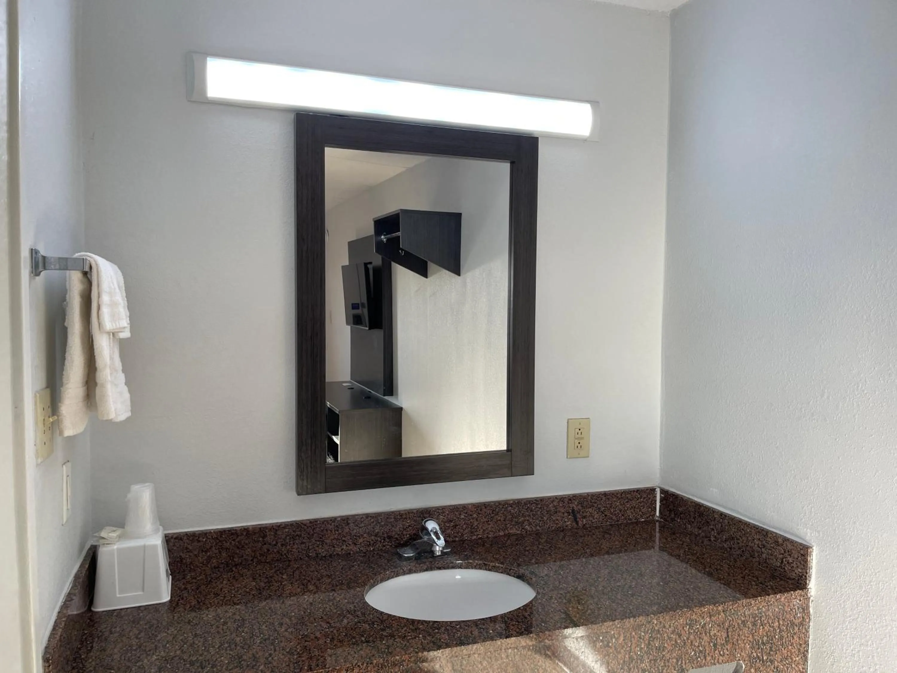 Bathroom in Motel 6 Stockbridge GA Hwy 138 W