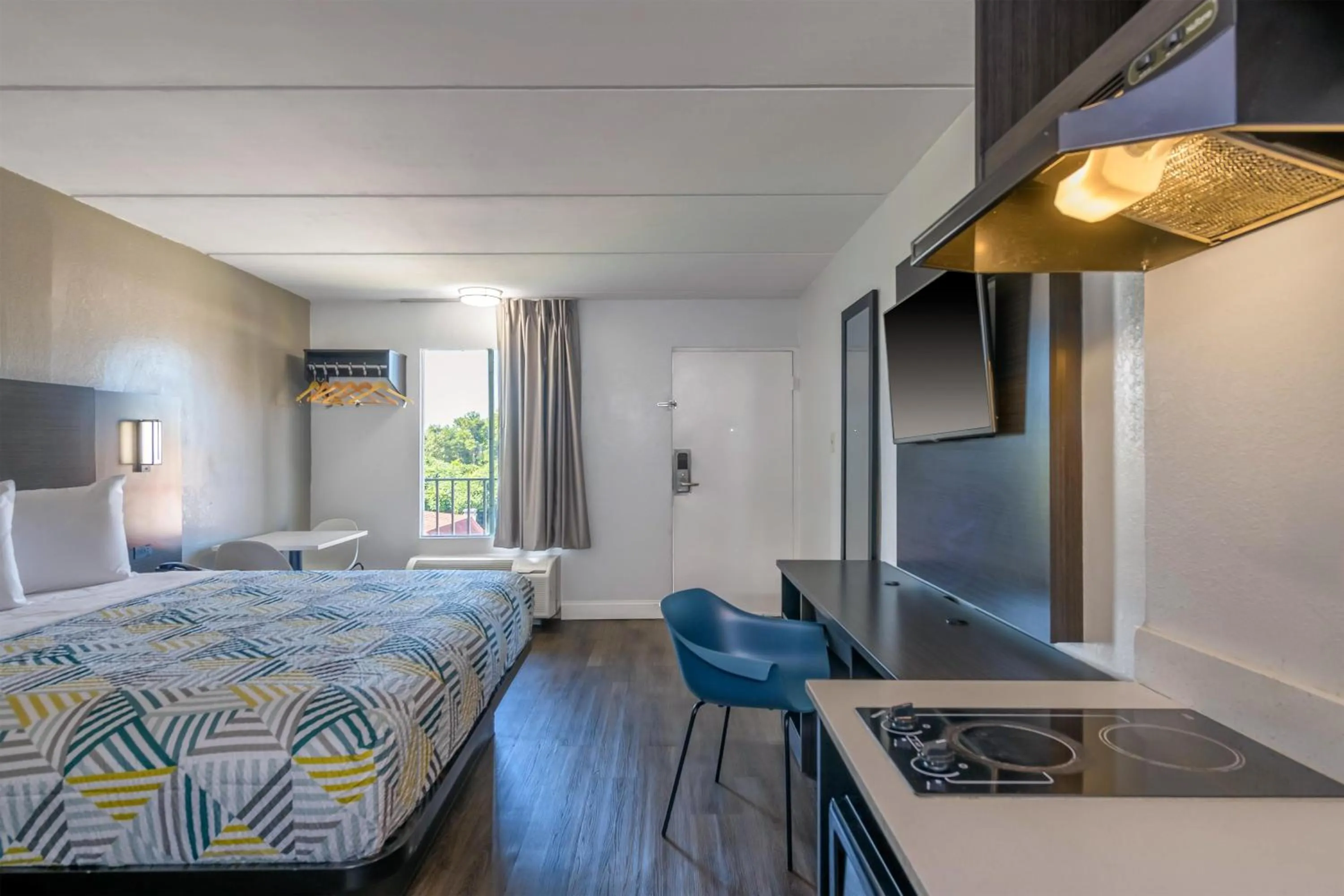 Bedroom, Bed in Motel 6 Stockbridge GA Hwy 138 W