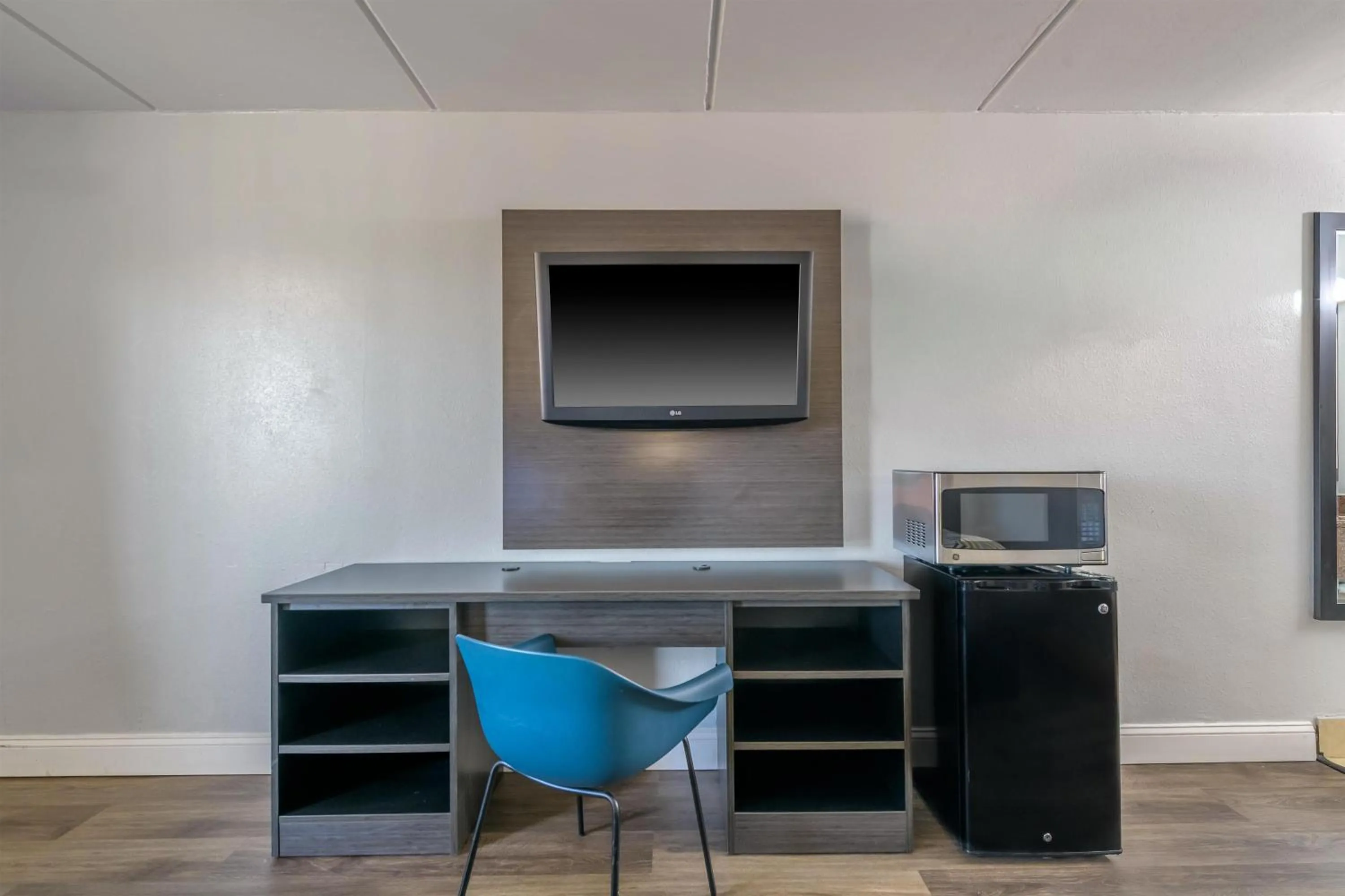 Bedroom in Motel 6 Stockbridge GA Hwy 138 W