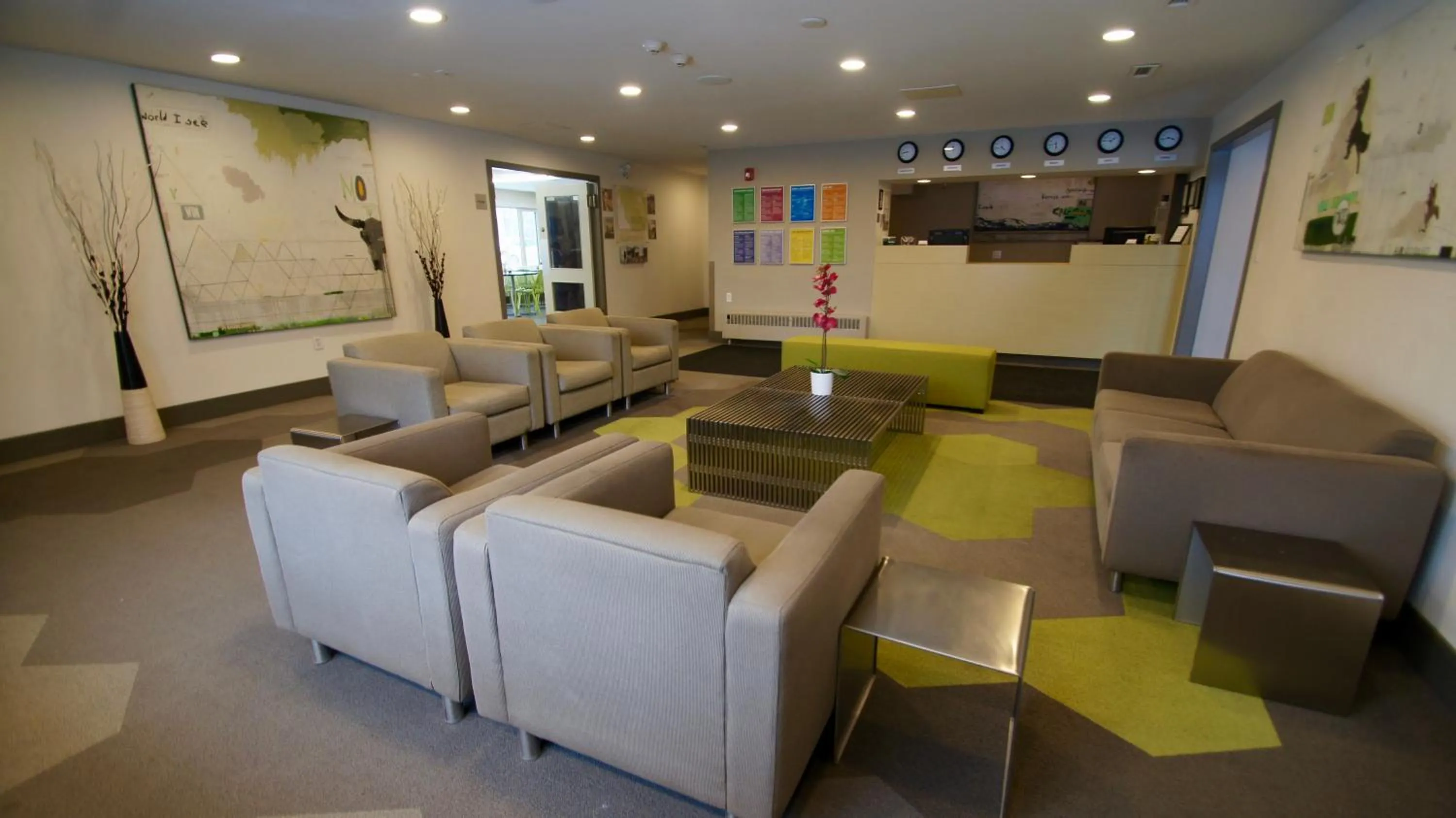 Seating area in HI Calgary City Centre - Hostel
