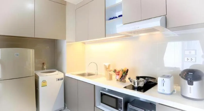 J Town serviced Apartments&hotel