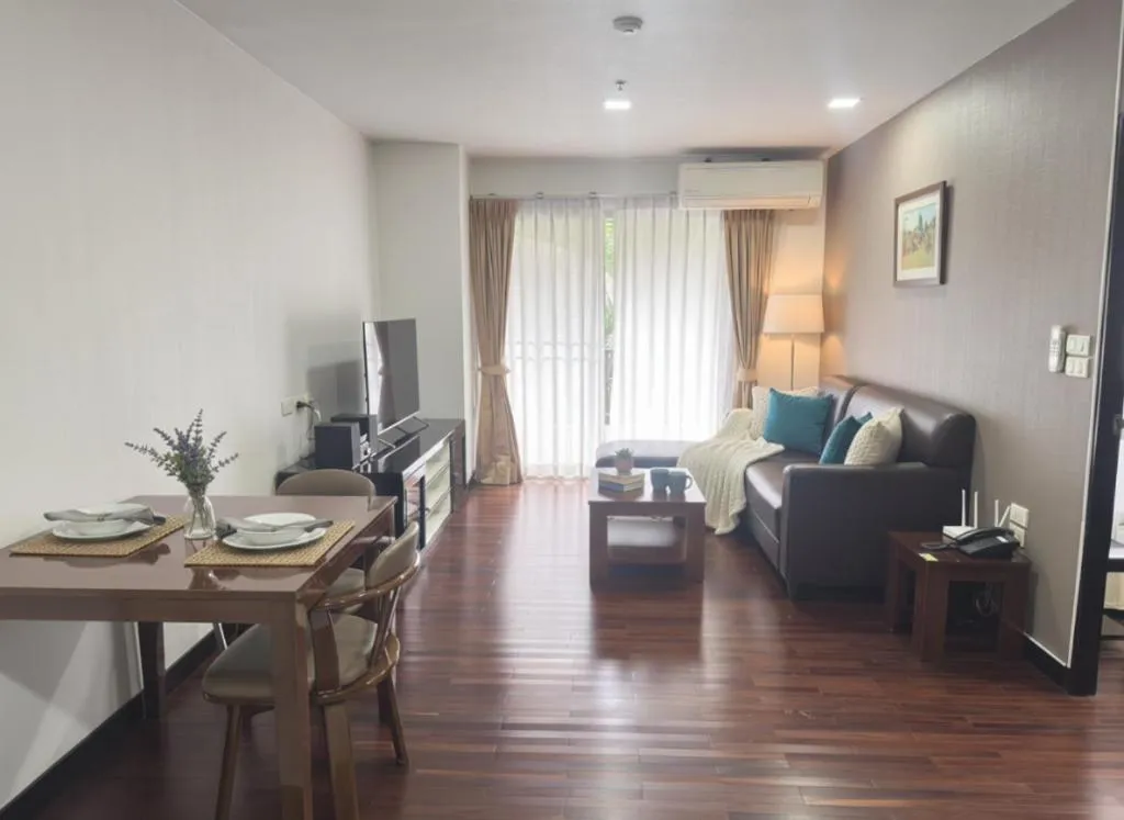 J Town serviced Apartments&hotel