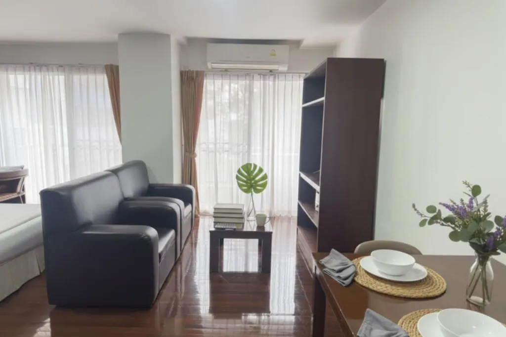 J Town serviced Apartments&hotel