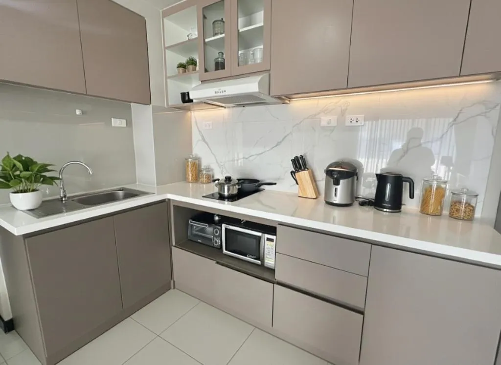 J Town serviced Apartments&hotel