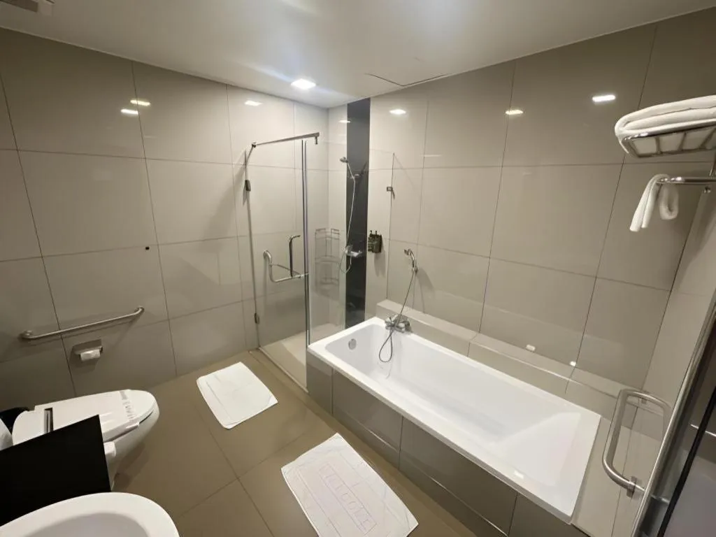 J Town serviced Apartments&hotel