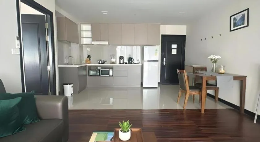 J Town serviced Apartments&hotel