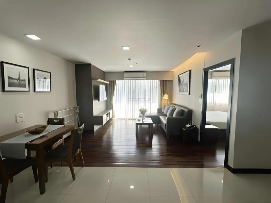 J Town serviced Apartments&hotel