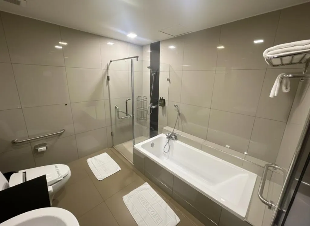 J Town serviced Apartments&hotel