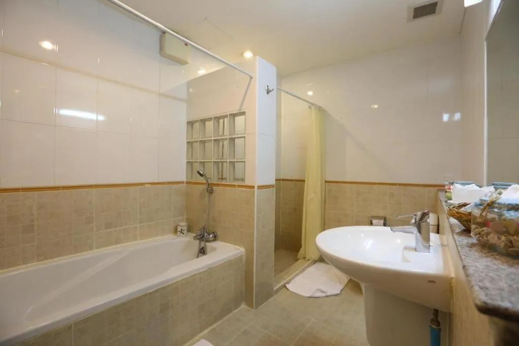 J Town serviced Apartments&hotel