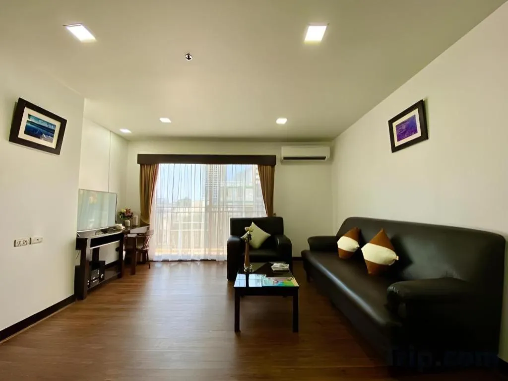 J Town serviced Apartments&hotel
