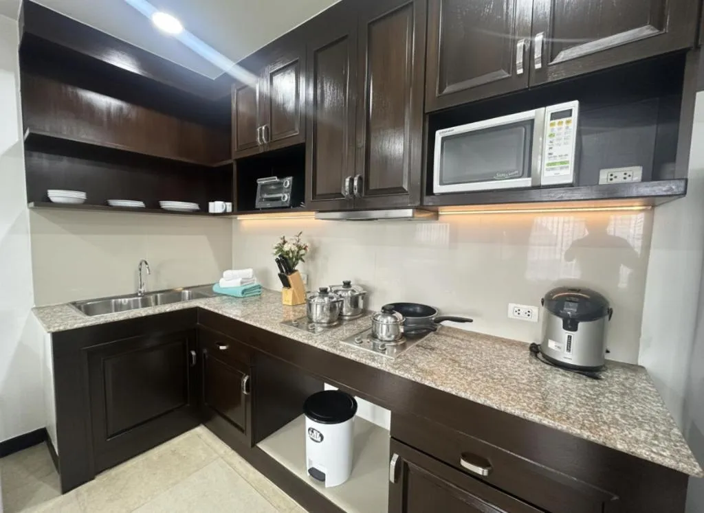 J Town serviced Apartments&hotel