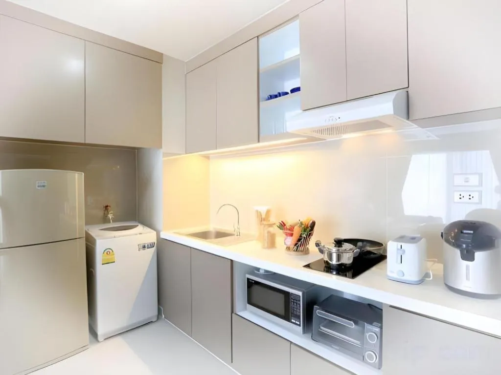 J Town serviced Apartments&hotel