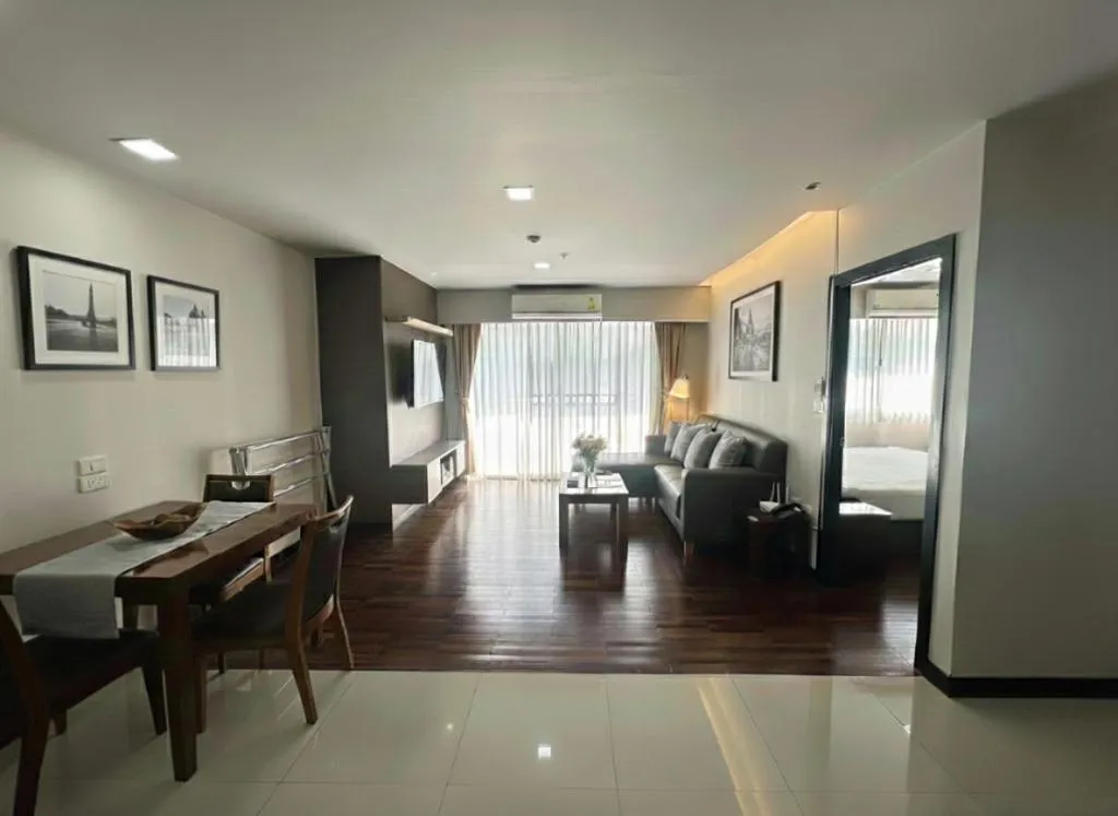 J Town serviced Apartments&hotel