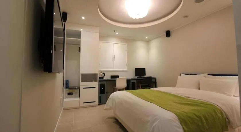 Bed in Nox Boutique Hotel