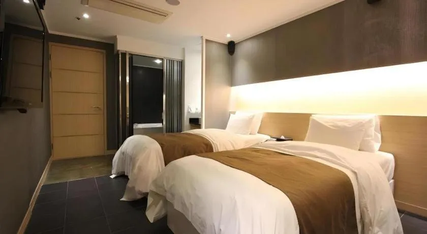 Bed in Nox Boutique Hotel