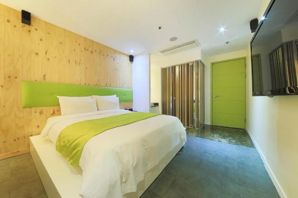 Bed in Nox Boutique Hotel