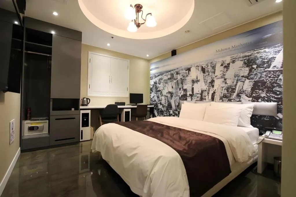 Bed in Nox Boutique Hotel