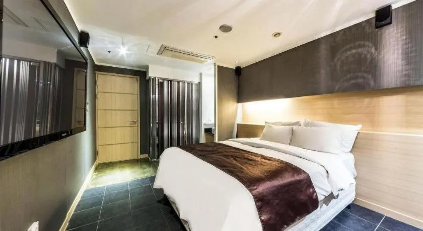 Bed in Nox Boutique Hotel