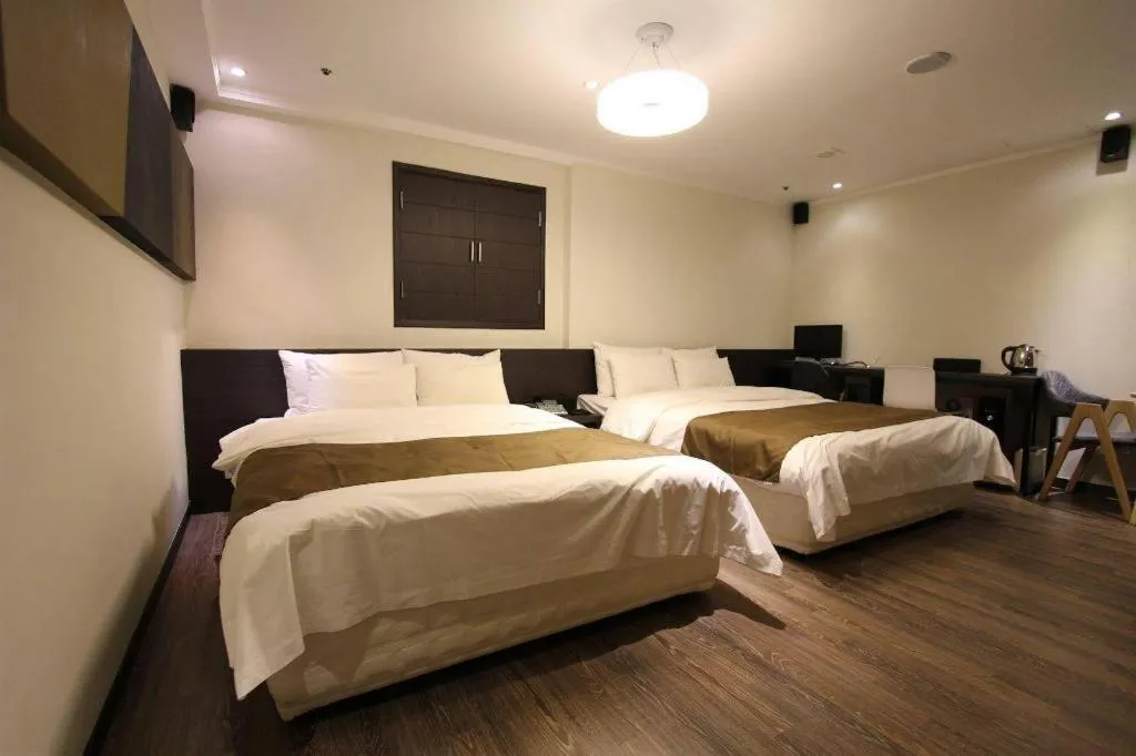 Bed in Nox Boutique Hotel