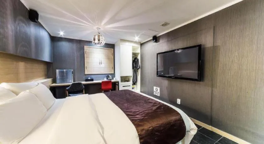 Bed in Nox Boutique Hotel