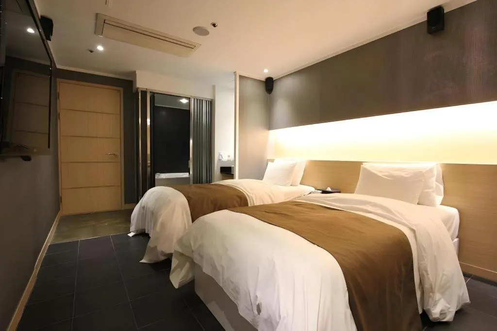 Bed in Nox Boutique Hotel