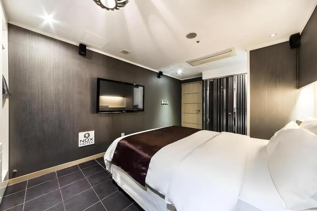 Bed in Nox Boutique Hotel