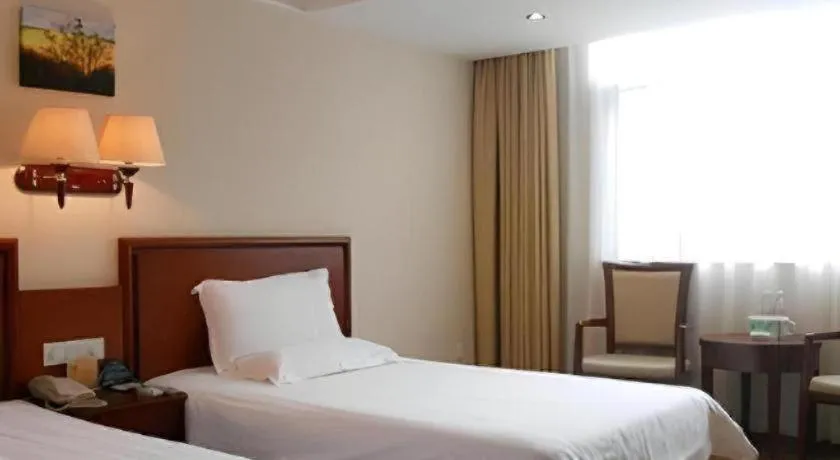 Bed in GreenTree Inn Nanning Langdong Hotel