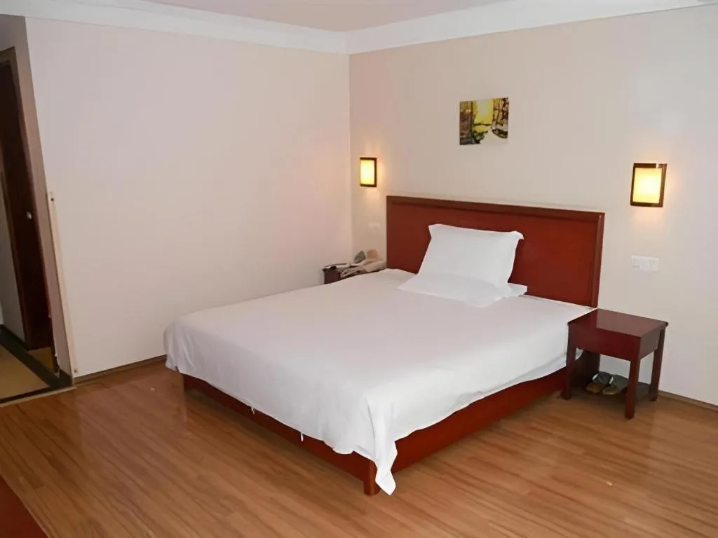 Bed in GreenTree Inn Nanning Langdong Hotel