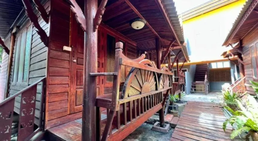 Greenplace-Samed Seahorse