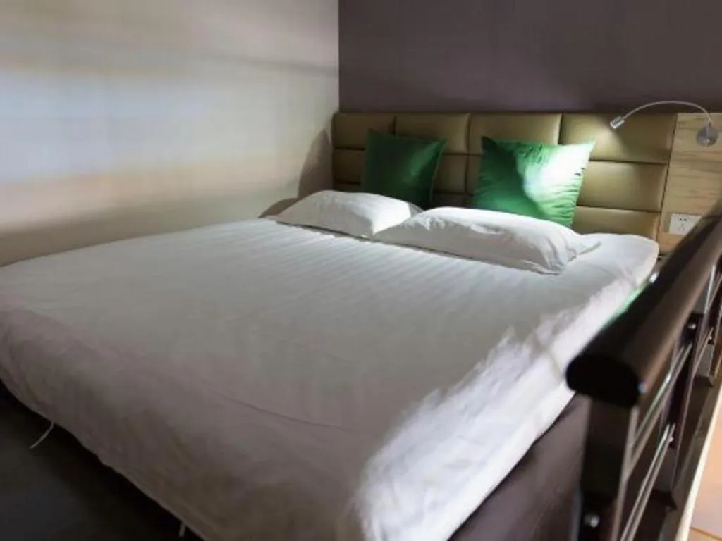 Bed in Shanghai Blue Mountain Bund Youth Hostel