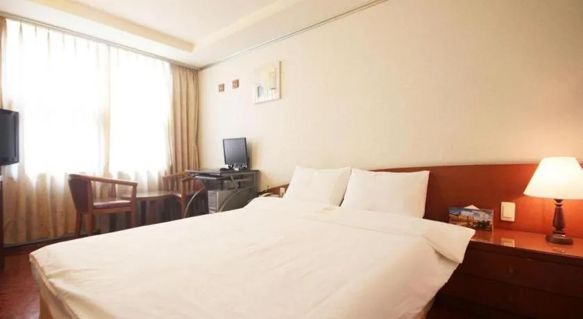 Bed in Mirabell Motel