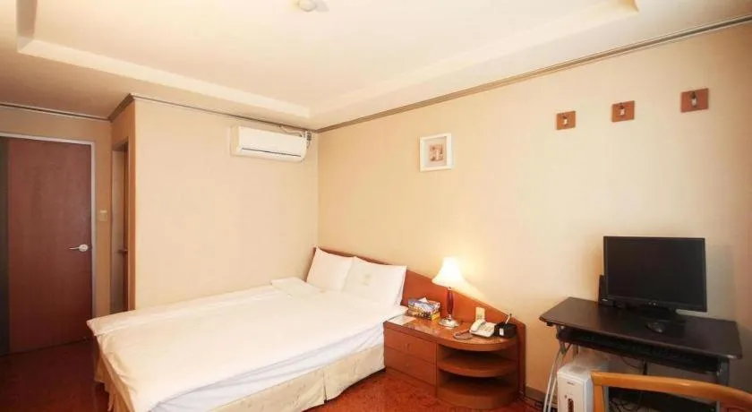 Bed in Mirabell Motel