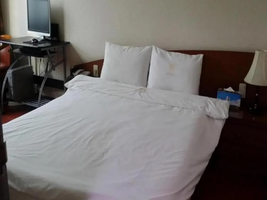 Bed in Mirabell Motel