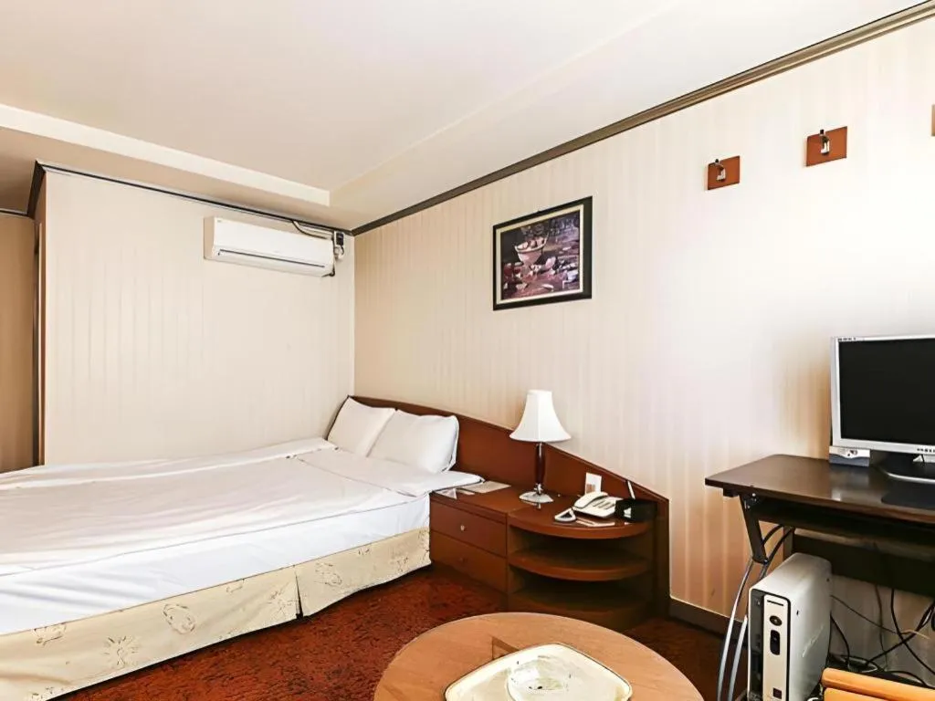 Bed in Mirabell Motel