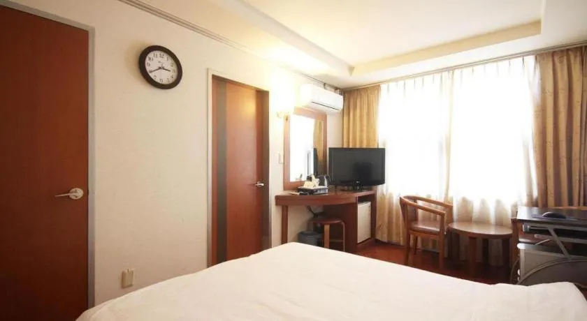 Bed in Mirabell Motel