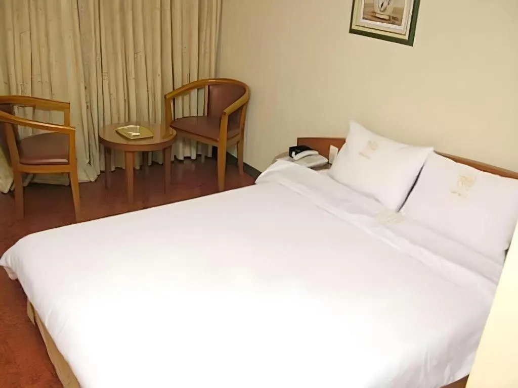 Bed in Mirabell Motel