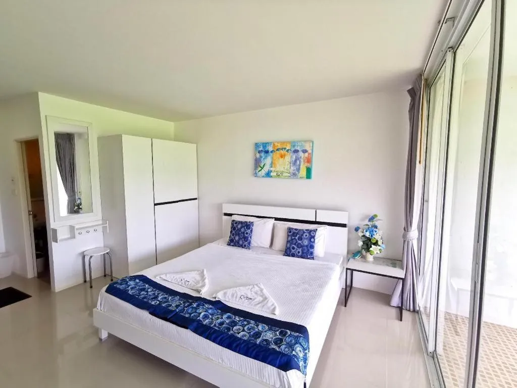 Bed in Phet Cha-am Plaza&Resort