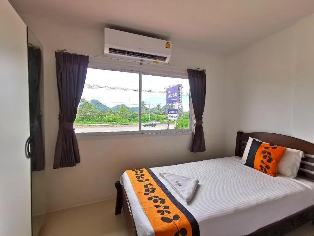 Bed in Phet Cha-am Plaza&Resort