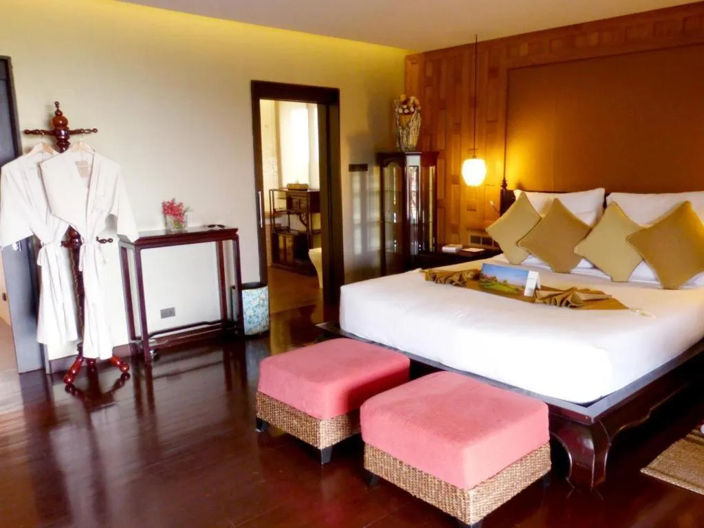 Bed in Baan Souchada Resort & Spa