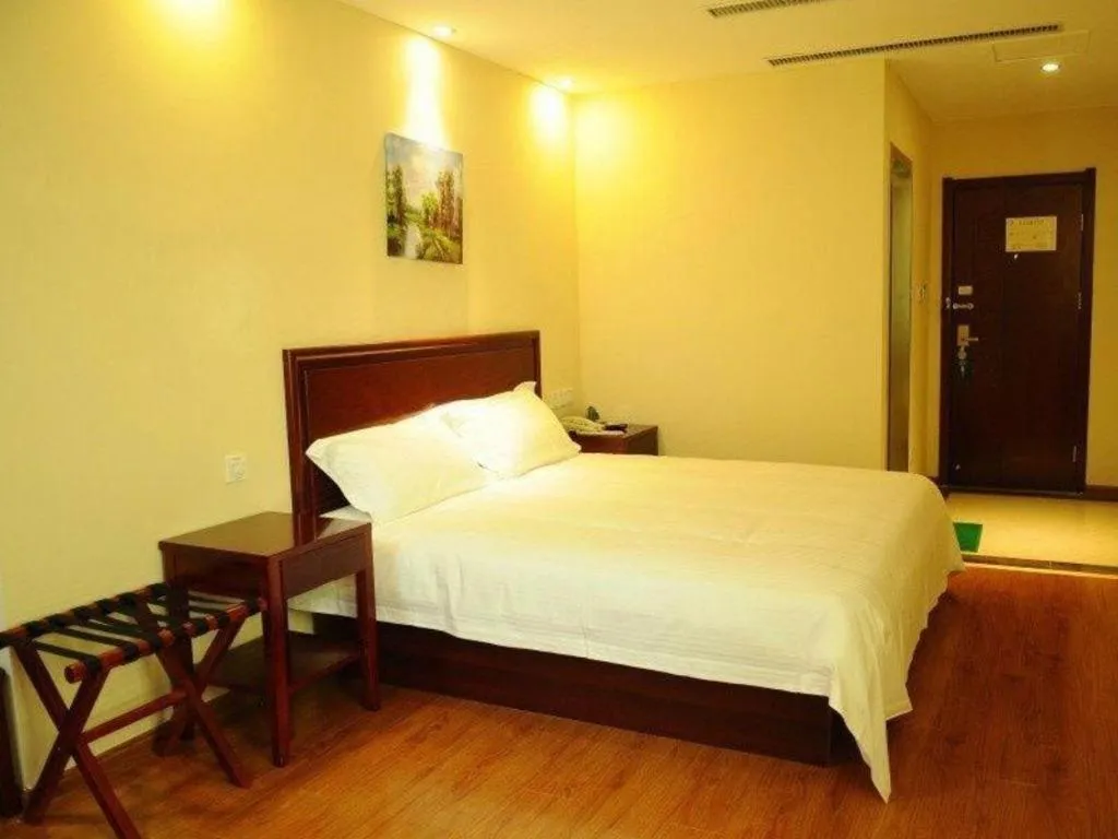 Bed in GreenTree Inn Shanghai Minhang Development Zone Subway Station Business Hotel