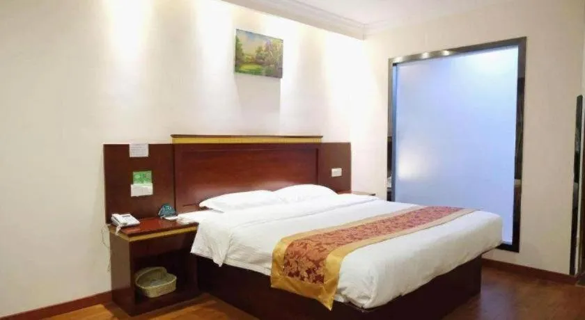 Bed in GreenTree Inn Shanghai Minhang Development Zone Subway Station Business Hotel