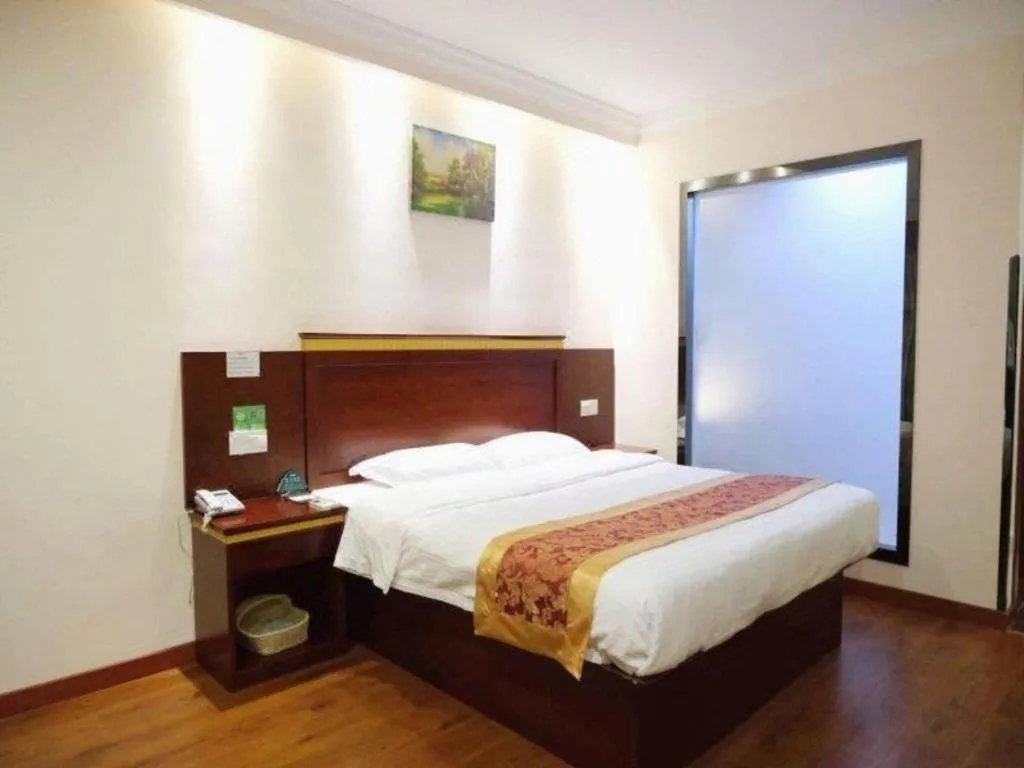 Bed in GreenTree Inn Shanghai Minhang Development Zone Subway Station Business Hotel