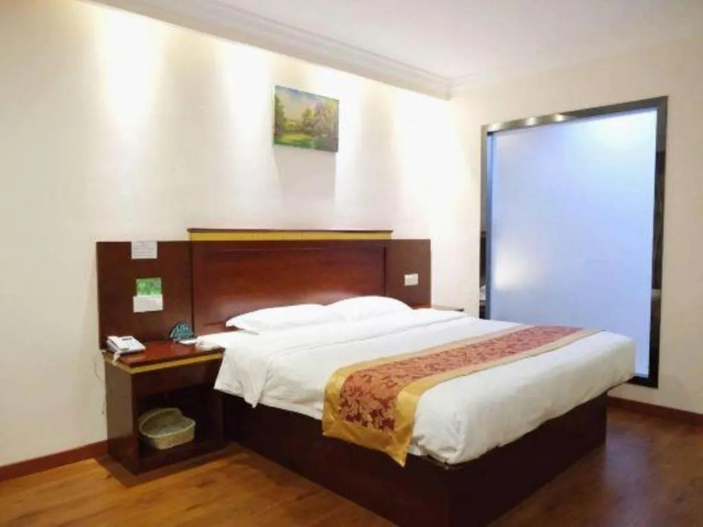 Bed in GreenTree Inn Shanghai Minhang Development Zone Subway Station Business Hotel